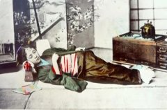 日本女性服装描写(日本女人服装叫什么)