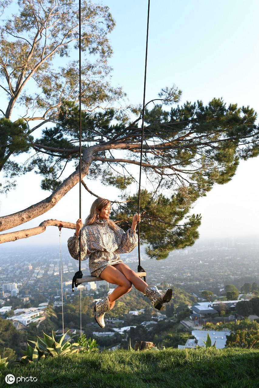 瑞士时装品牌 充满自信力量 表达自己的个性