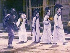 满清女性服装丑出新高度(清朝满汉女子服饰与妆容)