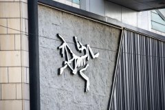 中年女性服装品牌国内(中年女人品牌服装)