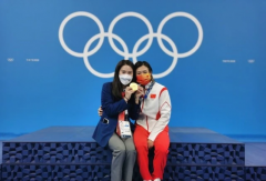 花样游泳 服装搭配女性