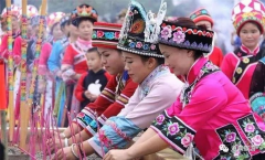 仡佬族女性服装(仡佬族女性服装特点)