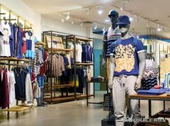 女性服装店私人店铺(女士服装店铺)