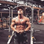 三角肌的训练方法(三角肌的训练方法及原理)