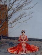 女性结婚服装穿什么颜色(女士参加婚礼穿什么颜色)