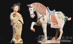 步辇图中女性服装分析(步辇图风格特征)