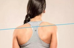 高低肩怎么纠正图片(怎么纠正高低肩问题)