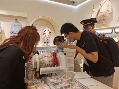 服装店的女性用品(服装店用具)