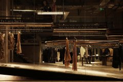 女性秀场服装设计图纸怎么画(服装设计果图及秀场图对照)