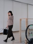 女性简单的服装搭配图片(女性时尚衣服搭配图片)