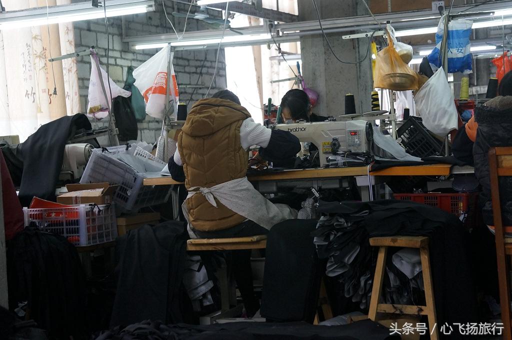 实拍：广西乡镇小型制衣厂，全是女的，一天加工1000条裤子