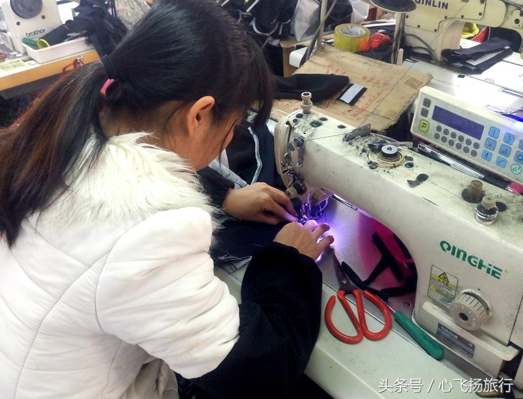 实拍：广西乡镇小型制衣厂，全是女的，一天加工1000条裤子