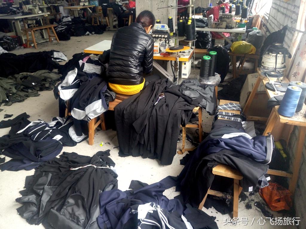 实拍：广西乡镇小型制衣厂，全是女的，一天加工1000条裤子