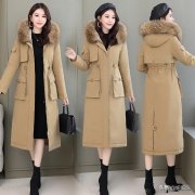 女性服装外套羽绒服(女士套装羽绒服)