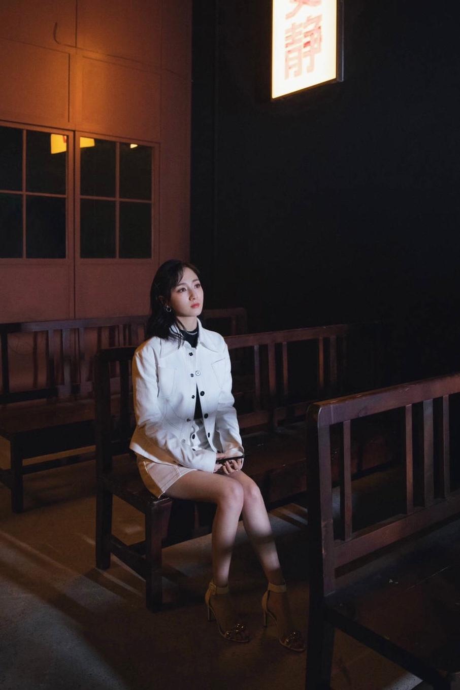 叶青 ​​​​白套装 职场范儿女神