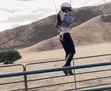 女性骑马穿什么服装(女性骑马穿什么服装好)