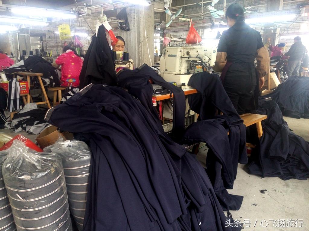 实拍：广西乡镇小型制衣厂，全是女的，一天加工1000条裤子