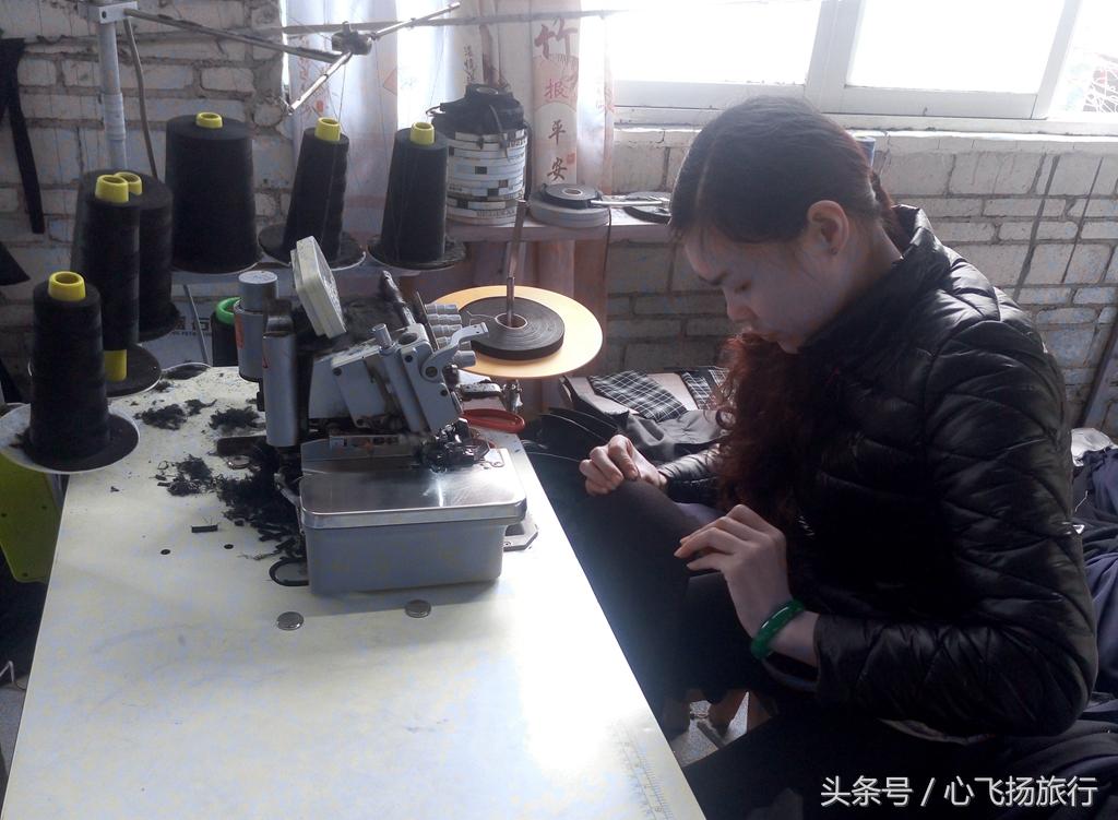 实拍：广西乡镇小型制衣厂，全是女的，一天加工1000条裤子