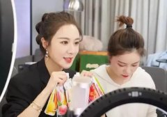 女性服装地摊每天销售额(服装店一天销售额大概有多少)