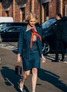 七八十年代的女性尖领服装(七八十年代女性服饰)