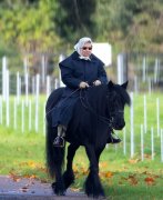 西方大龄女性服装(西方大龄女性服装图片)