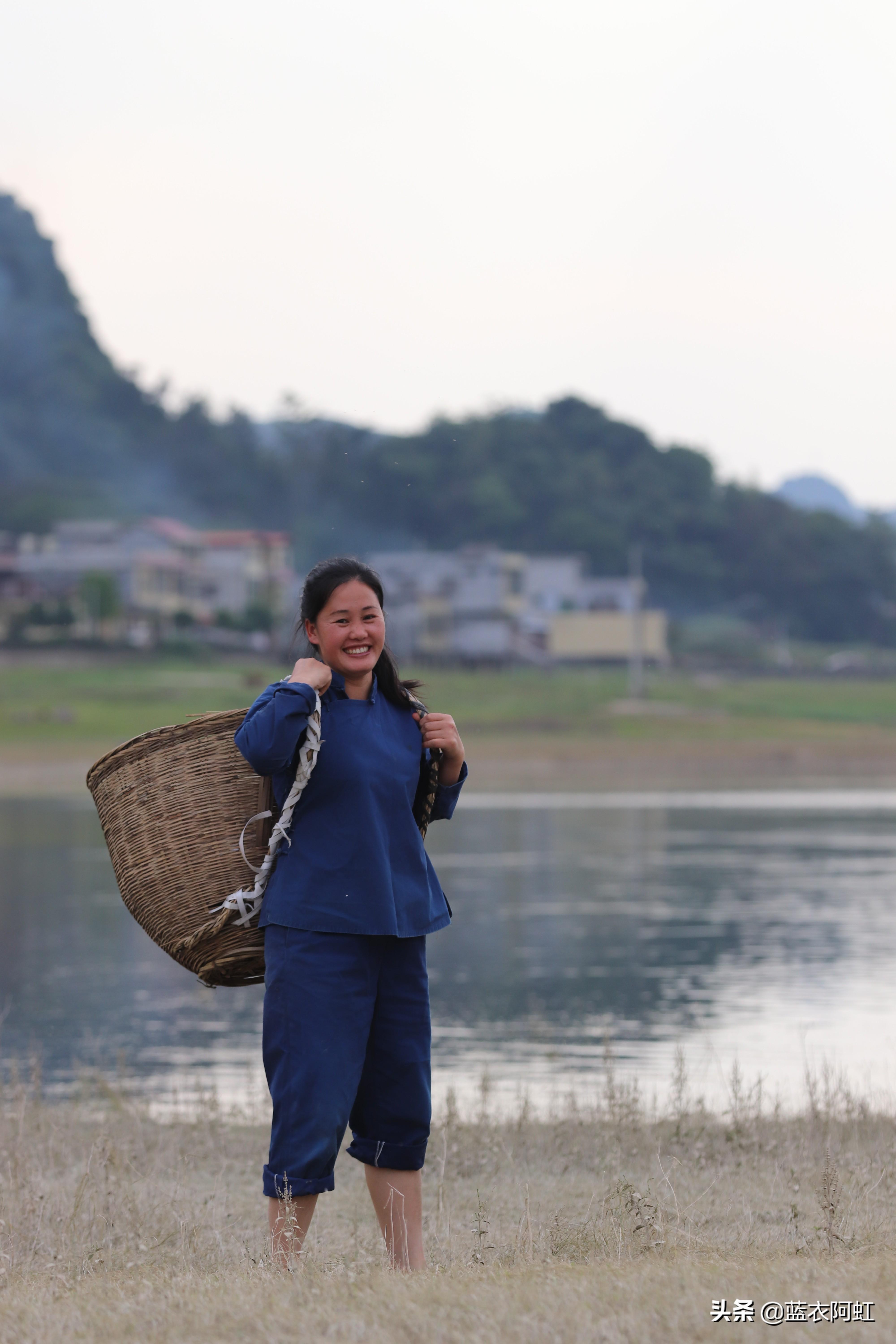 广西壮族服饰 蓝衣
