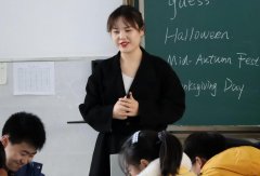 女性讲师的服装夏(夏天讲师着装)