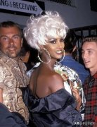 欧美服装设计师名单女性(欧美服装设计师图片)