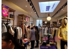 服装导购员容易做吗女性(服装导购员有前途吗)