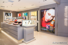 女性服装行业影响(服装产业对社会的影响)