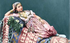 新疆女性肚皮舞服装图片(新疆女孩肚皮舞)