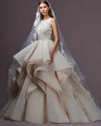 女性婚礼服装特点(女性婚礼服装特点分析)