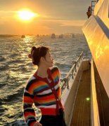 年轻女性服装新款图(女士服装新款图片)