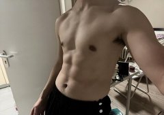 怎么练下面四块腹肌(怎样练下面四块腹肌)