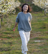 中年女性冬季运动服装(中年女士夏季运动装)