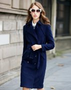 女性服装的纽扣在左边(为什么男装纽扣在右,而女装的纽扣却在左边?)