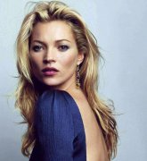 英国女性贵族服装演变视频(英国贵族穿衣服视频)