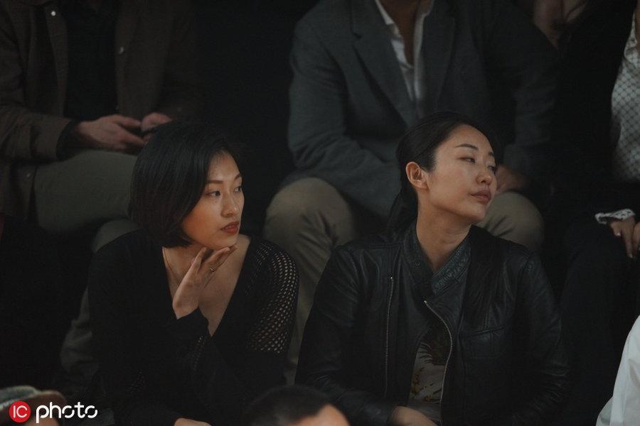 昔日上海女排队员朱慧箐现身时装周 变身服装店老板优雅好气质