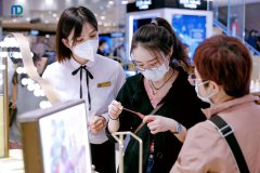 小商场化妆品品牌排行榜(国内化妆品店排行榜前十名)