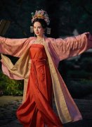 北宋女性服装图片大全(宋代女士服装图片大全)