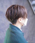 女性服装发型视频(女士中发造型视频)