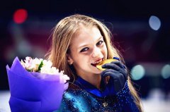 花滑服装女性穿搭特点图片(花滑服装女性穿搭特点图片)