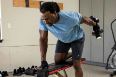 健身 左右手臂力量不同 怎么办