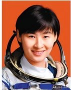 航天员服装图解大全女性(航天员的衣服是什么样子的)