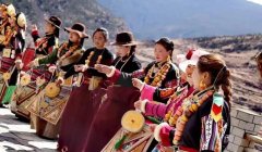 藏族女性推荐服装图片大全(藏族女性推荐服装图片大全集)