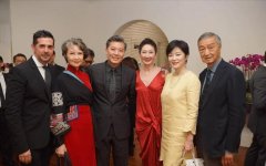 女性参加会议穿什么服装(参加年会穿什么衣服女)