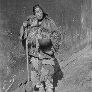 建国初期女性服装图(建国后的服装)