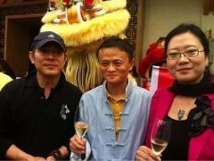 布依族服装女性穿搭风格(布依族女生服饰)