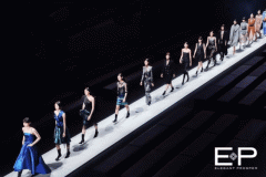 年轻女性的服装店(中年女生衣服品牌店)