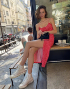 俄罗斯女性夏天服装(俄罗斯族女性服饰)